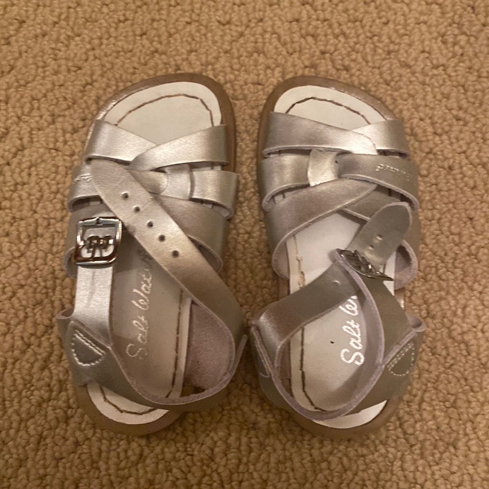 Toddler girls salt water sandals size 7 silver